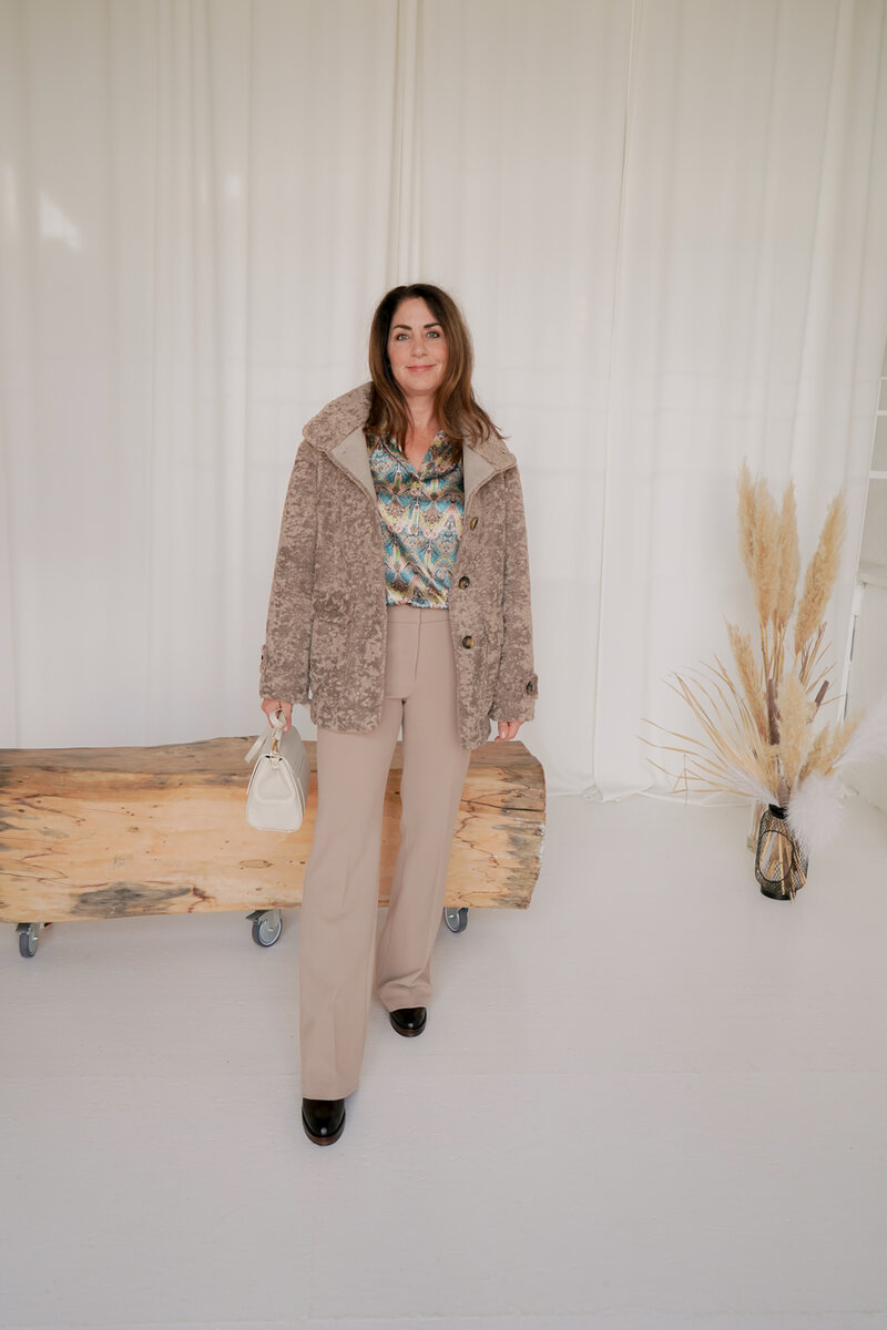Genial Concept Store Dea Kudibal Bluse Cambio Hose Gustav Teddyjacke Winter 2023 Krefeld 00212