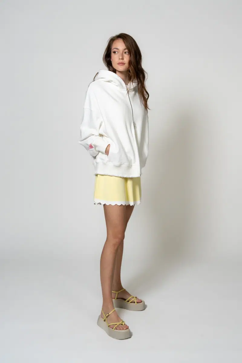 3 Genial Concept Store Oh April Frueling 2025 Hoodie Weiss 00001