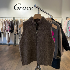 Grace Bloucle Strickweste Taupe Neue Kollektion