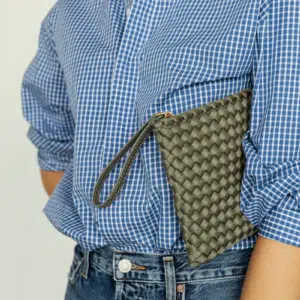 Dark Oliva Clutch.1 9d8bba77 0103 46b8 8fe9 D1eca3a433c5