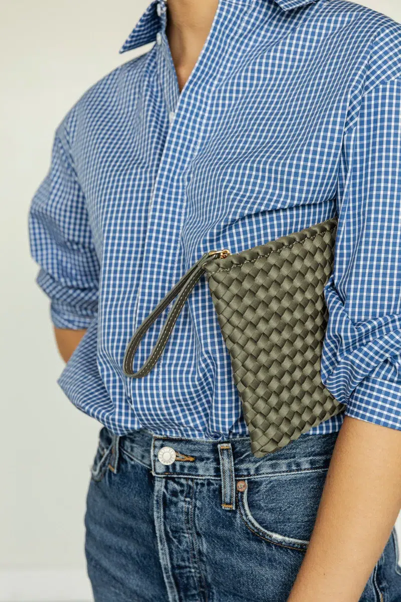 Dark Oliva Clutch.1 9d8bba77 0103 46b8 8fe9 D1eca3a433c5