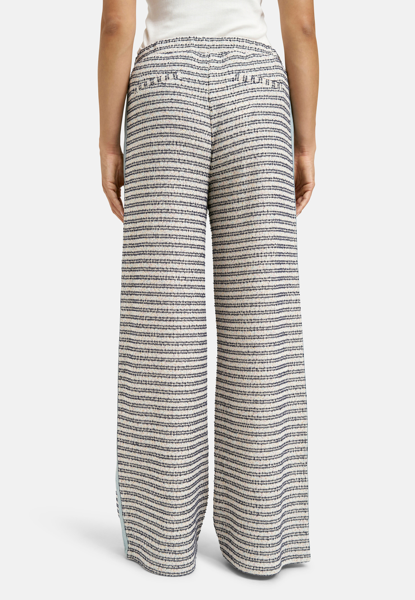 61 5599 2343 1104 04