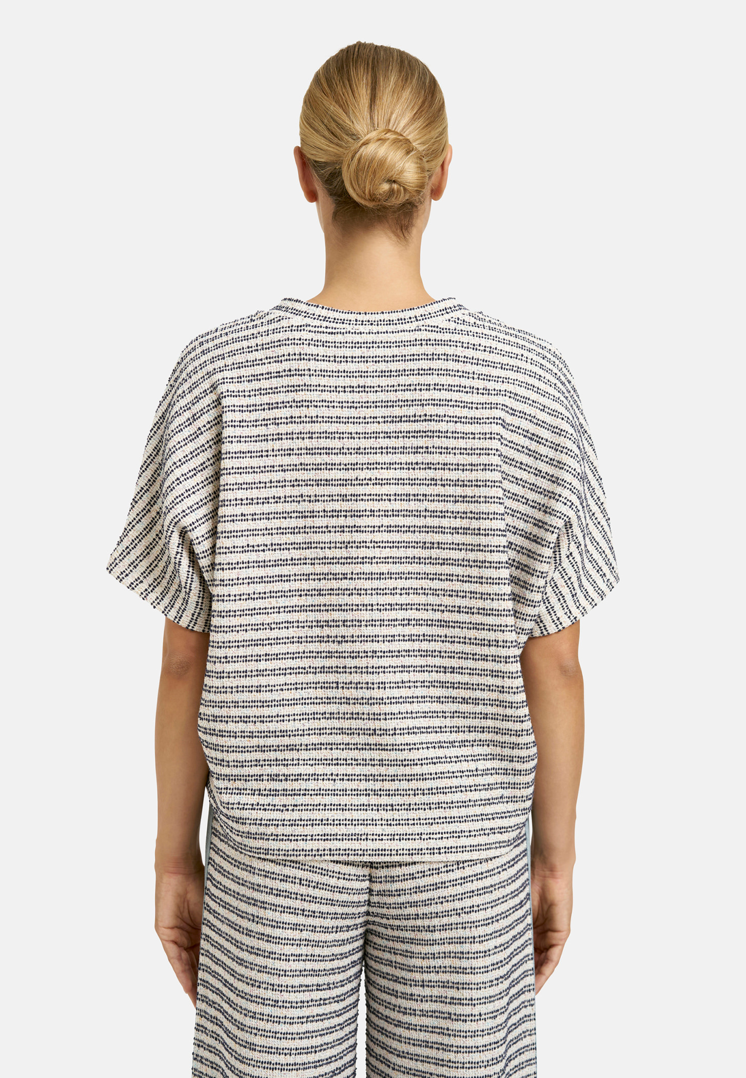 61 5599 8618 1104 04