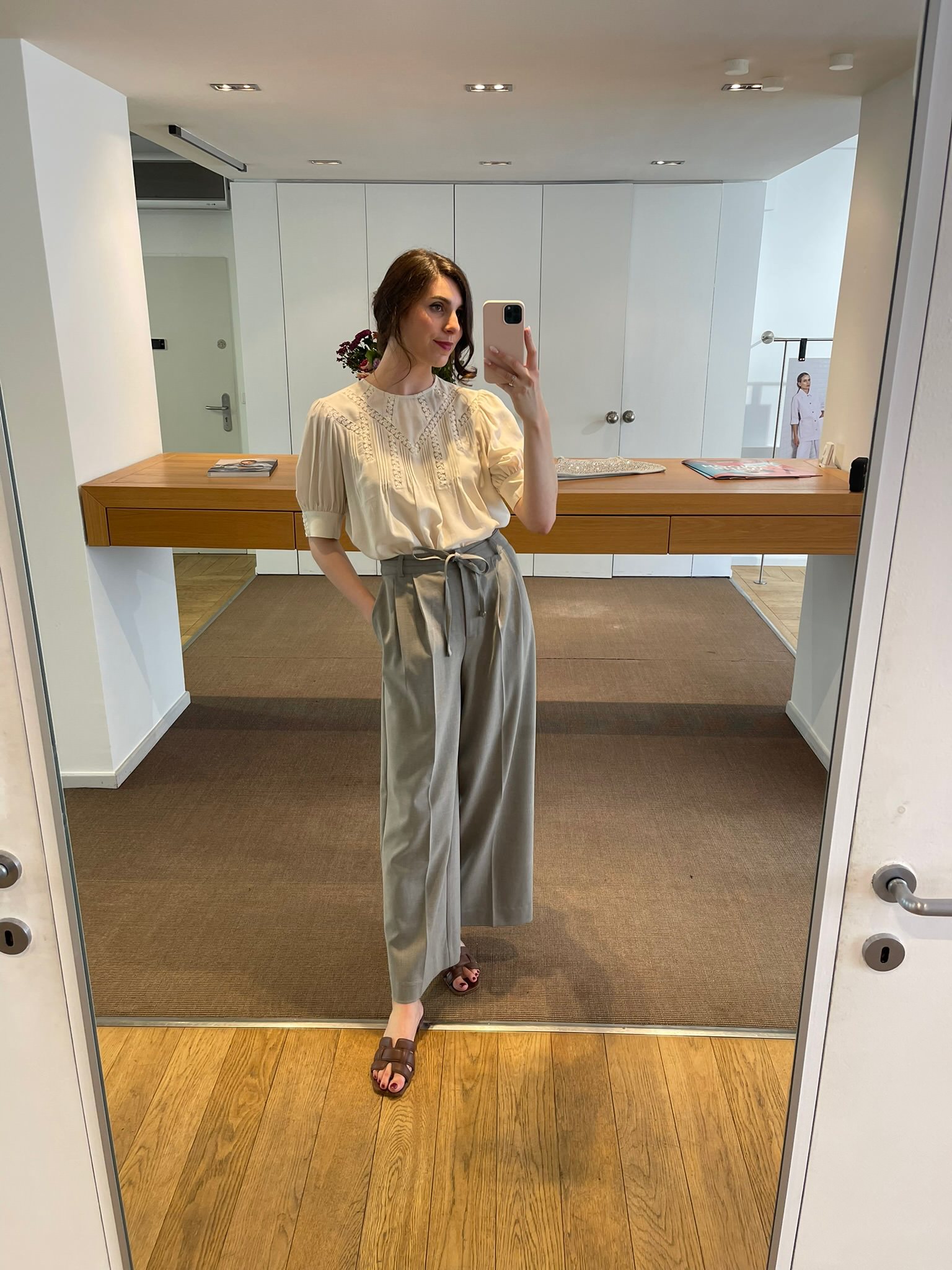 Genial Conceptstore With Black 00004