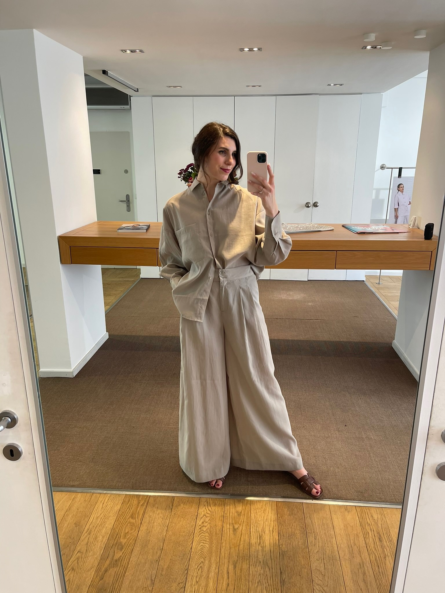 Genial Conceptstore With Black 00009