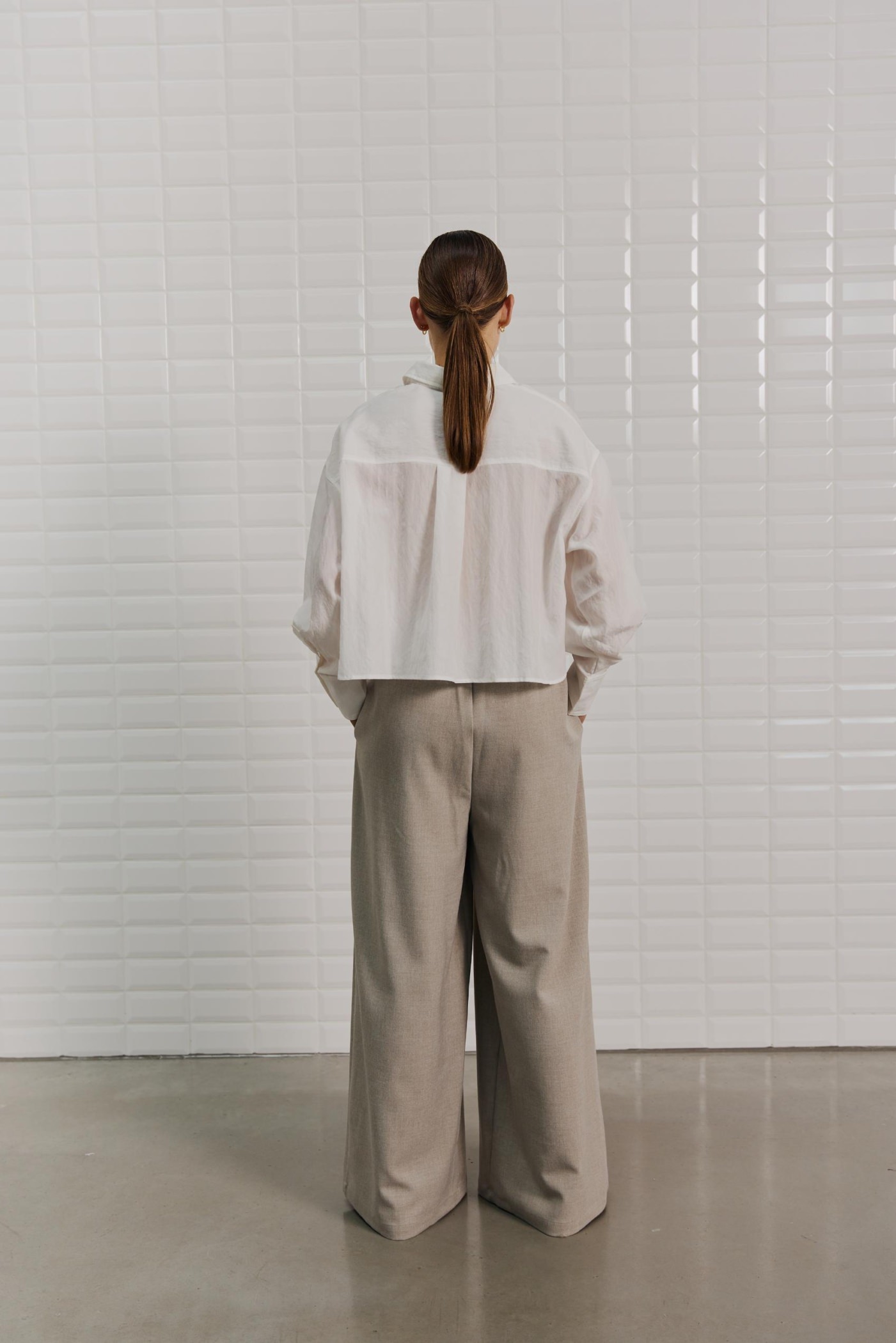 Genial Conceptstore With Black Wblpilar Tailored Pant Grey Sand Melange Wblshorty Soft Cropped Shirt White00003