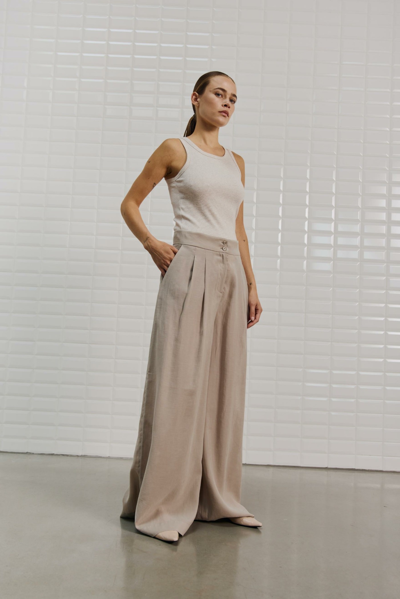 Genial Conceptstore With Black Wblmarleen Tailored Wide Pant Grey Sand00001