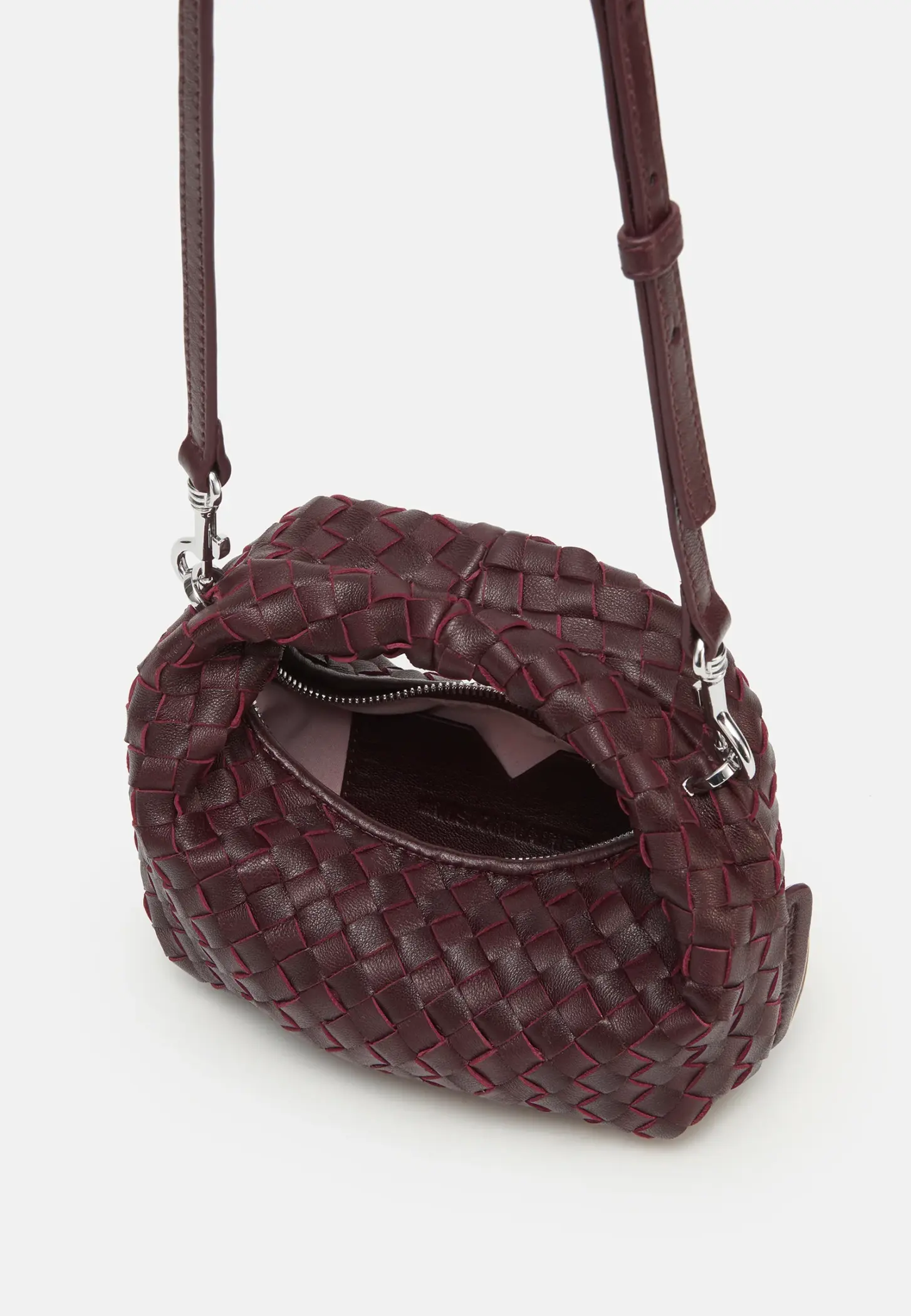 Genial Conceptstore Les Visionnaires Bags Greta Micro Weave Silky Aubergine3