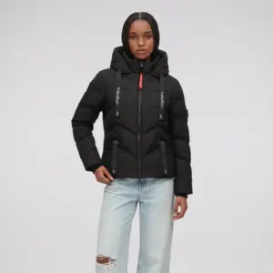 Tess Modelbild Black