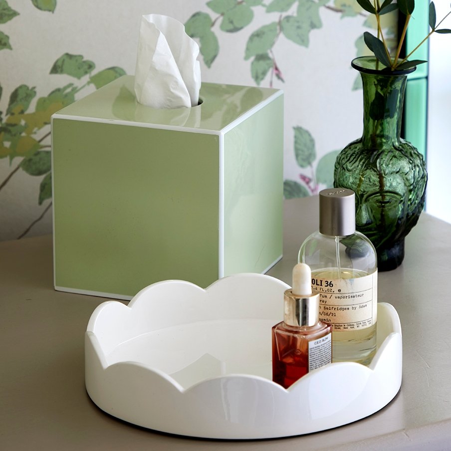 White Small Scallop Round Tray 125232.jpg