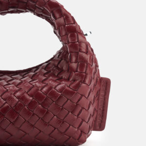 Les Visionnaires Tasche „Greta Micro Weave Glossy“ dark rouge